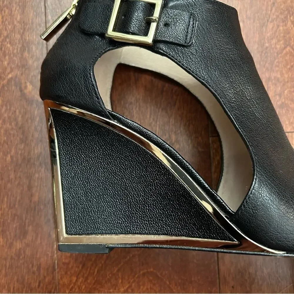 Louise et Cie Black Leather Wedge Heel Peep Toe Shoes, Gold Detailing Size 8.5